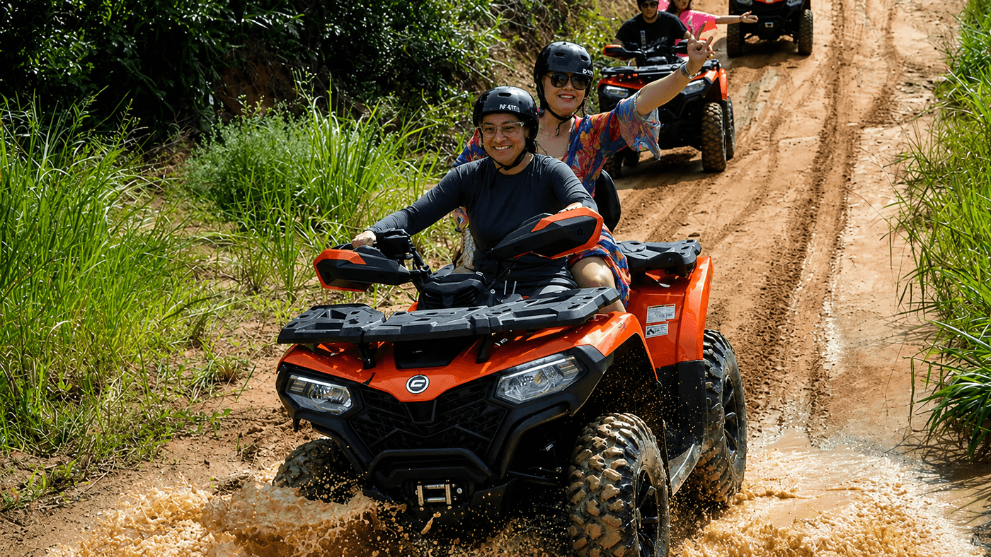 Passeio de quadriciclo em trilha de terra em Porto Seguro